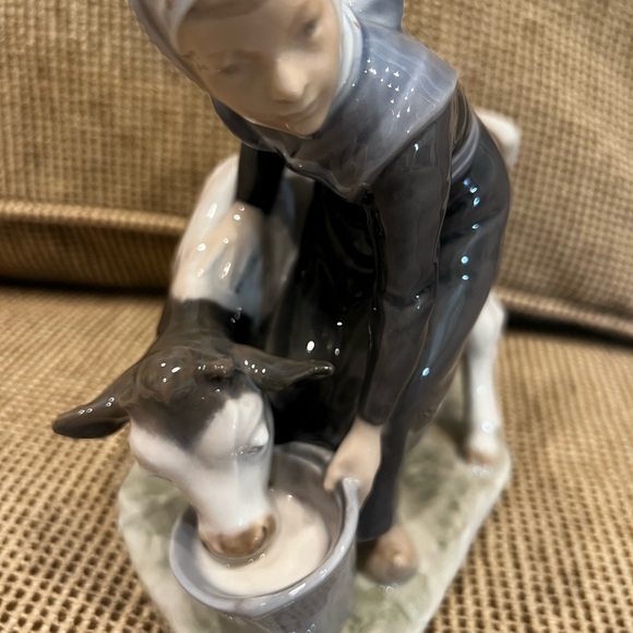 Royal Copenhagen Woman and Cow Statue Figurine Fine China - Picture 3 of 4